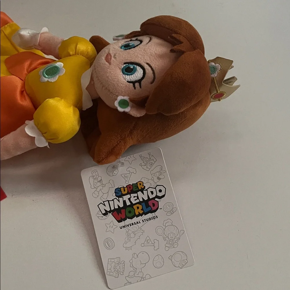 NWT Universal Studios Hollywood Super Nintendo World Princess Daisy Plush Doll
